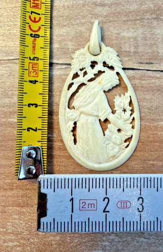 Handgeschnitzter
