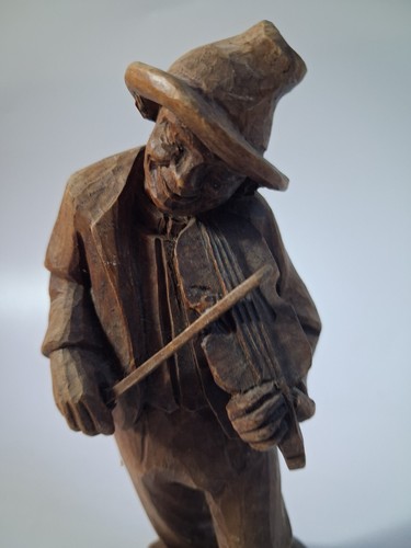 Handgeschnitzte holzfigur - holzfigur,
