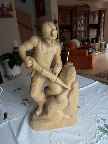 Handgeschnitzte holzfigur - handgeschnitzte,