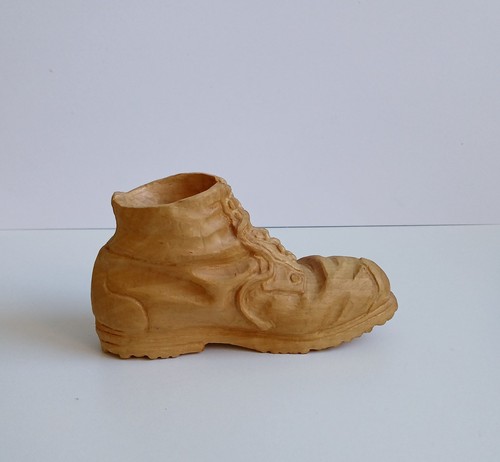 Handgeschnitzter bergschuh aus - handgeschnitzter,