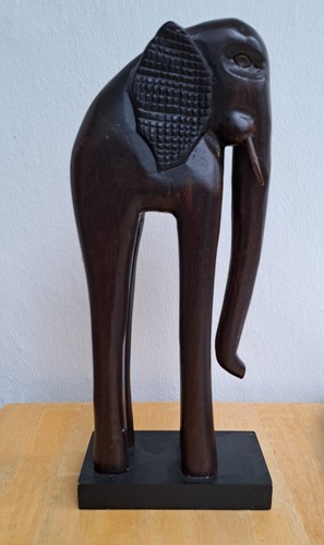 Kunstvoll geschnitzter elefant - kunstvoll,