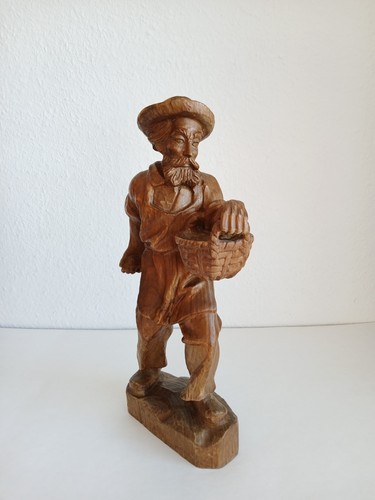 Holzfigur bauer beim säen - bauer,