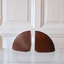 2 skulpturale Buchstützen