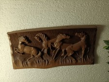 handgeschnitztes Holzrelief